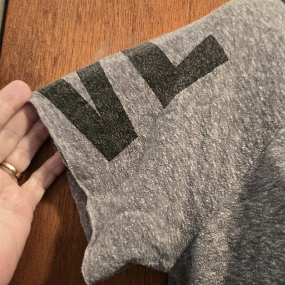 Love J Gray Heathered LOVE Graphic Women's short Sleeve Top SzM - Picture 2 of 5